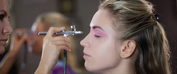 Airbrush Makeup Vs Traditional Makeup: Which One Suits You Better?